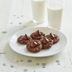 Hershey's KISSES Milk Chocolate Candy Party Pack, 35.8 Oz -Snack Shop 1 63ef3c993c8621f92a14a0b438494e57