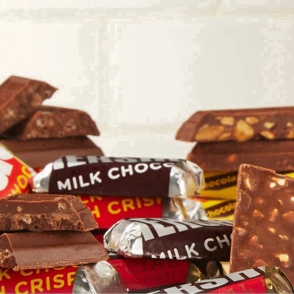 Hershey's Miniatures Assorted Chocolate Candy Family Pack, 17.6 Oz 21 Hershey's Miniatures Assorted Chocolate Candy Family Pack, 17.6 Oz - Image 19
